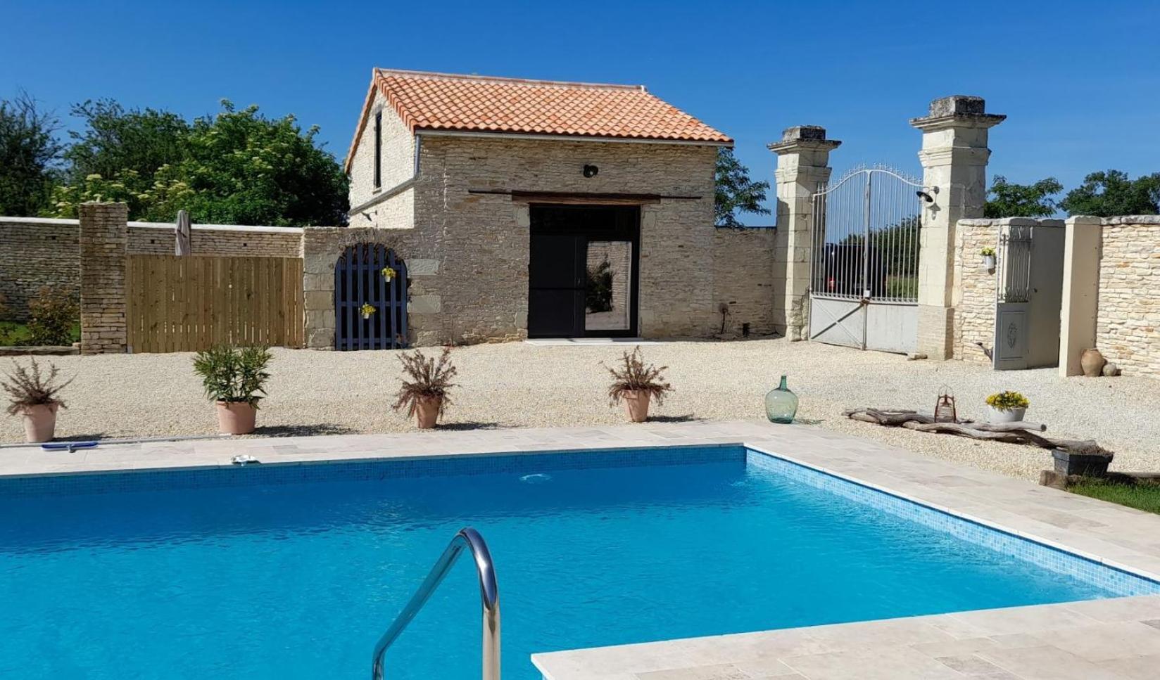 La Galuche Bed & Breakfast Angliers  Exterior photo