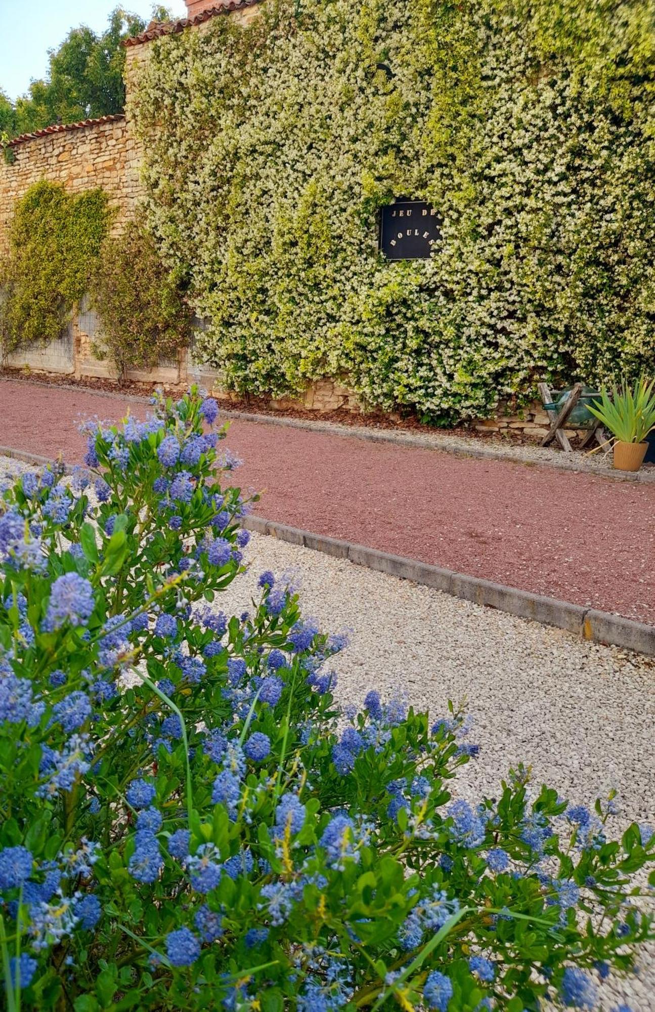 La Galuche Bed & Breakfast Angliers  Exterior photo