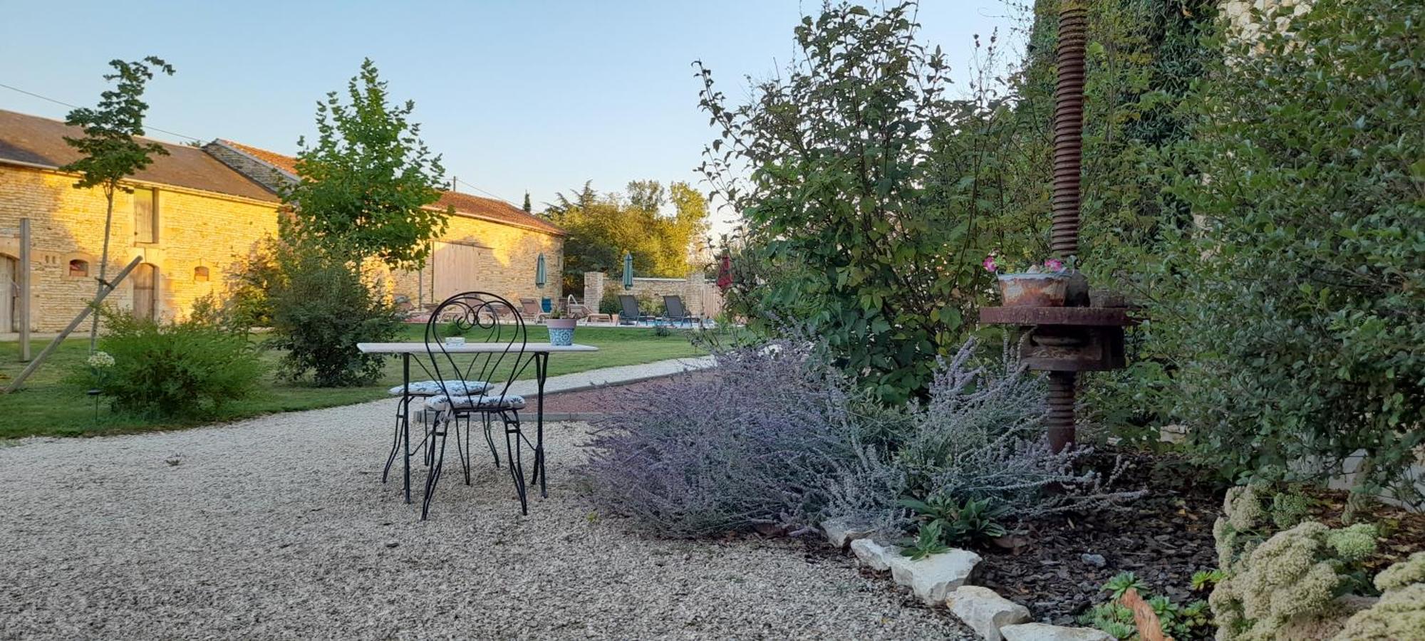 La Galuche Bed & Breakfast Angliers  Exterior photo